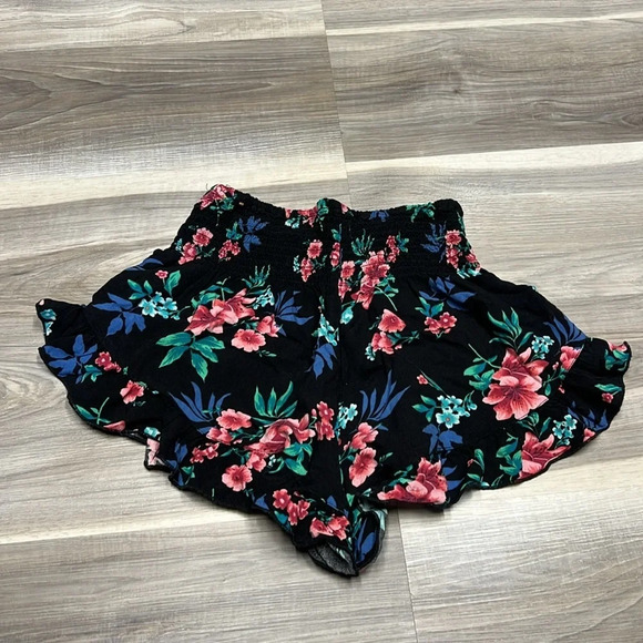 Hollister floral high rise shorts size XS - Picture 5 of 7